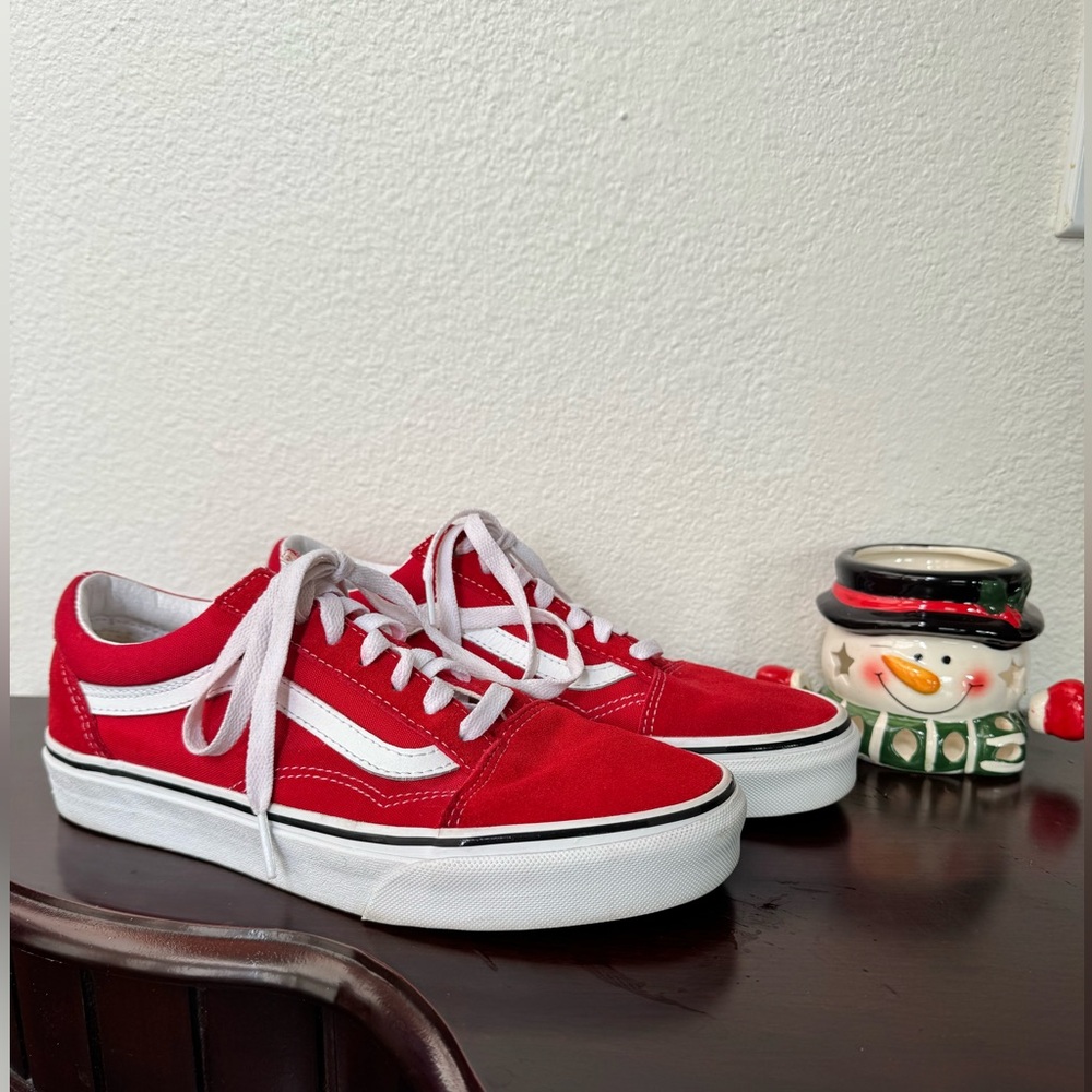 Like new red Vans women’s 7.5 / mens 6 ❤️ FAST ship 🔥